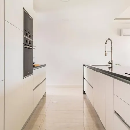 Beach, Ocean View & Bright House Villa