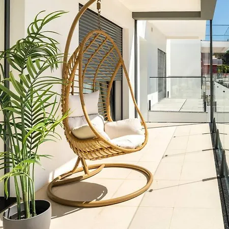 Beach, Ocean View & Bright House Villa *