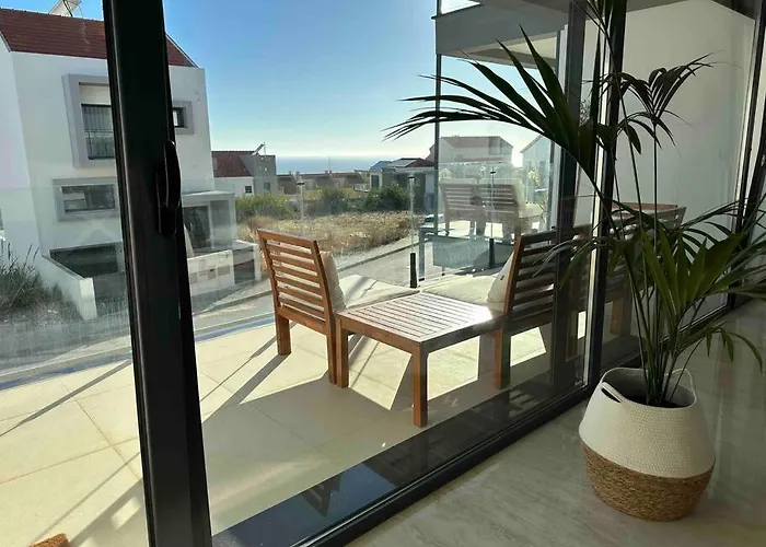 Beach, Ocean View & Bright House Villa *