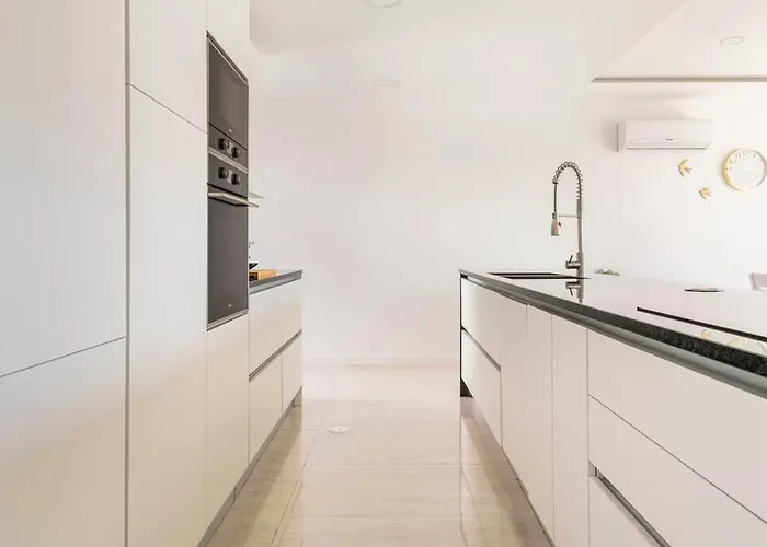 Beach, Ocean View & Bright House Villa