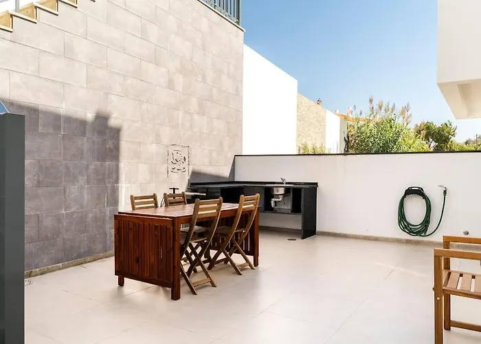 Beach, Ocean View & Bright House Villa *