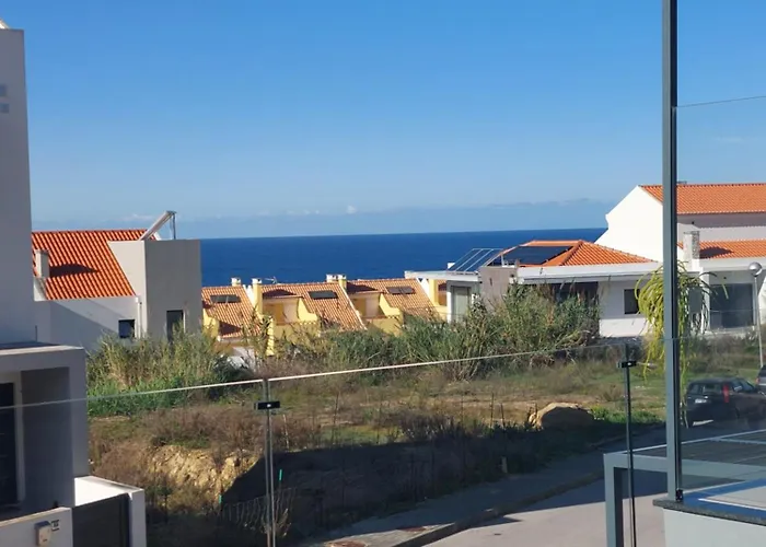 Beach, Ocean View & Bright House Villa *